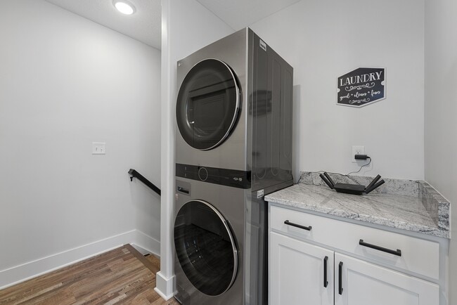 Building Photo - 1438 Indianola Ave