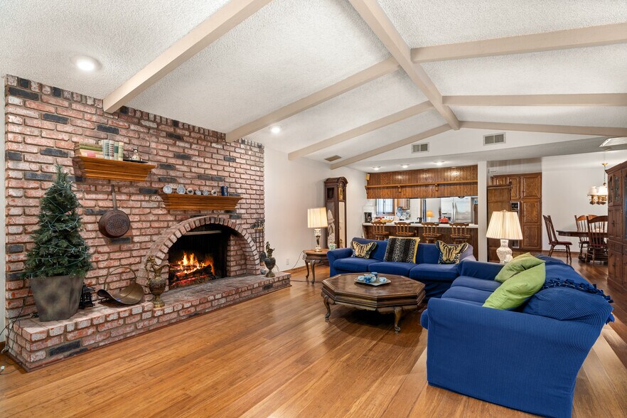 Extra Large Living Room with a wood Burning Fireplace - 1557 E Puente St
