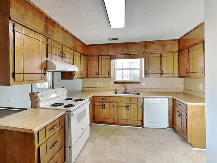 Building Photo - 7319 Exeter Ct