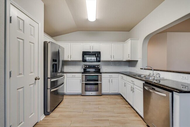 Building Photo - 1213 Hensley Dr
