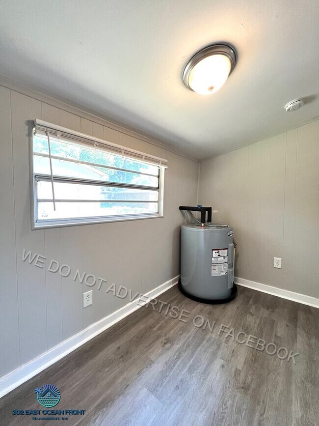 Building Photo - Adorable 3 bedroom / 1 bathroom home now a...