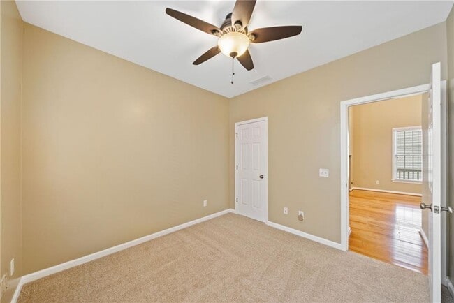 Building Photo - 726 Gardenside Cir SE