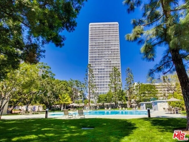 Building Photo - 800 W 1st St