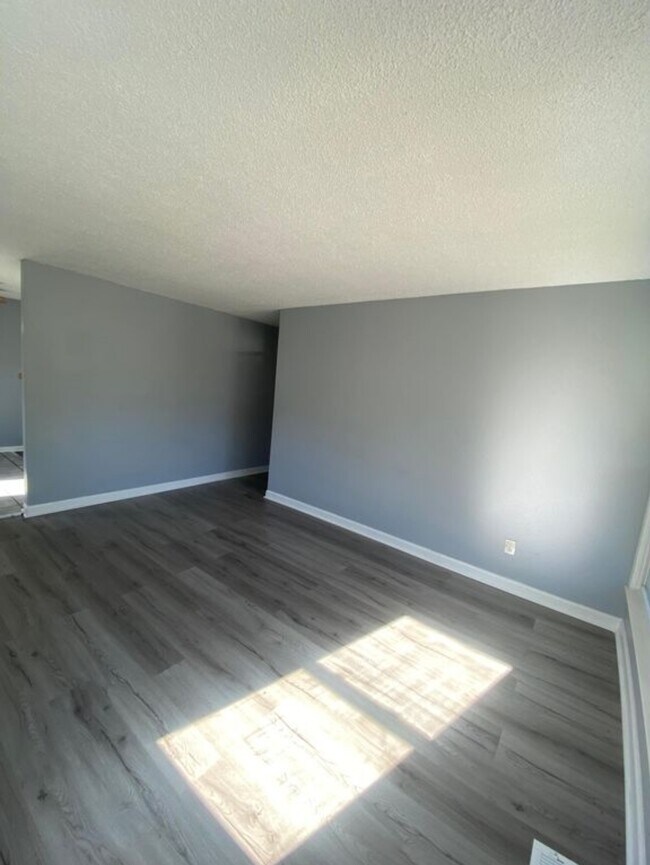 Building Photo - 29 Burdock Cir