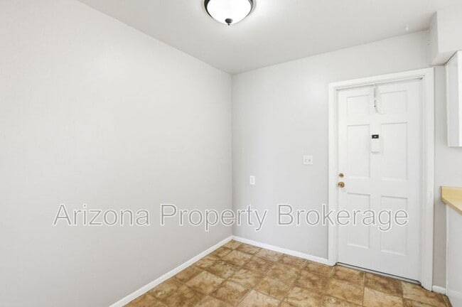 Building Photo - 3934 E Piccadilly Rd