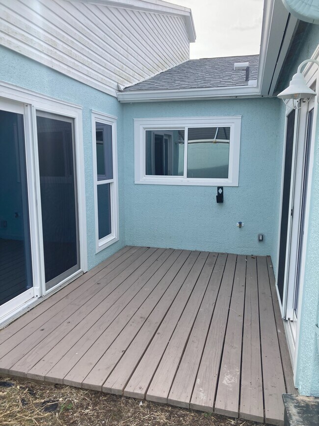 Rear deck - 208 Mayan Ter