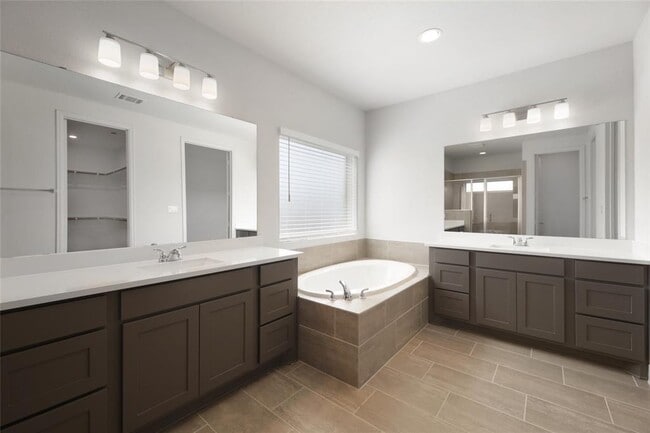 Building Photo - 123 Plumbago Loop