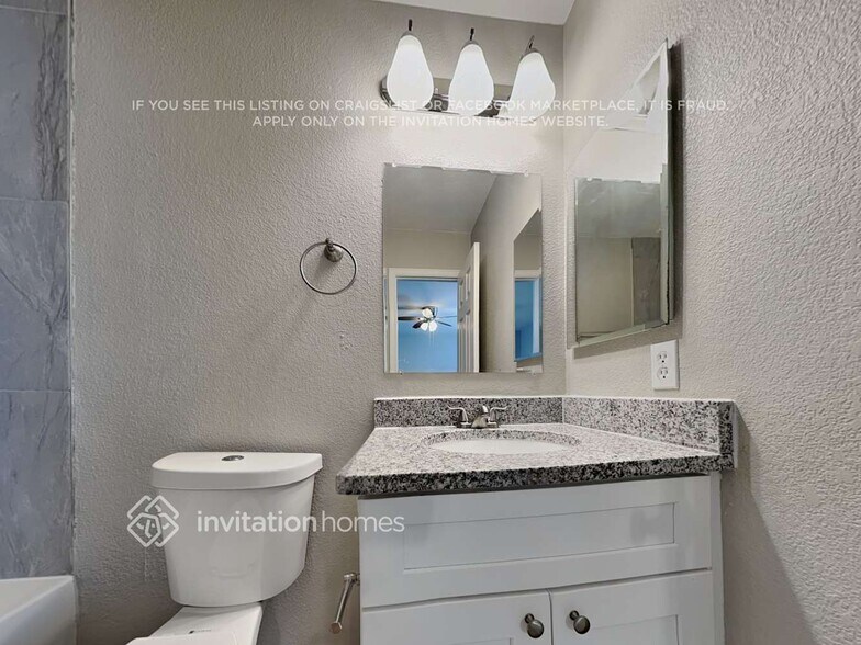 Building Photo - 8151 Meadowcrest Dr