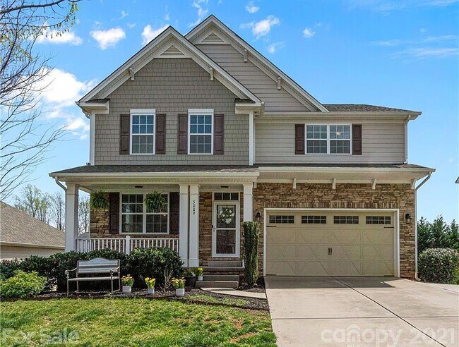 Building Photo - 5009 El Molino Dr