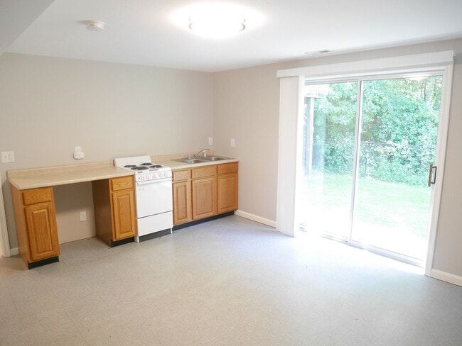 Building Photo - Spacious 3-Bedroom Single-Family Home in E...