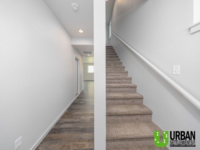 Building Photo - Woodlawn Duplex