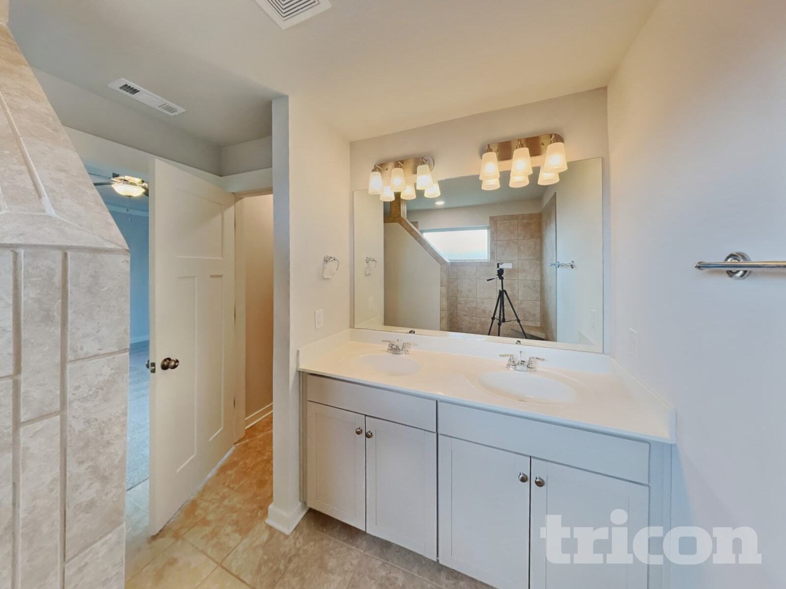 Building Photo - 4937 Kingdom Dr