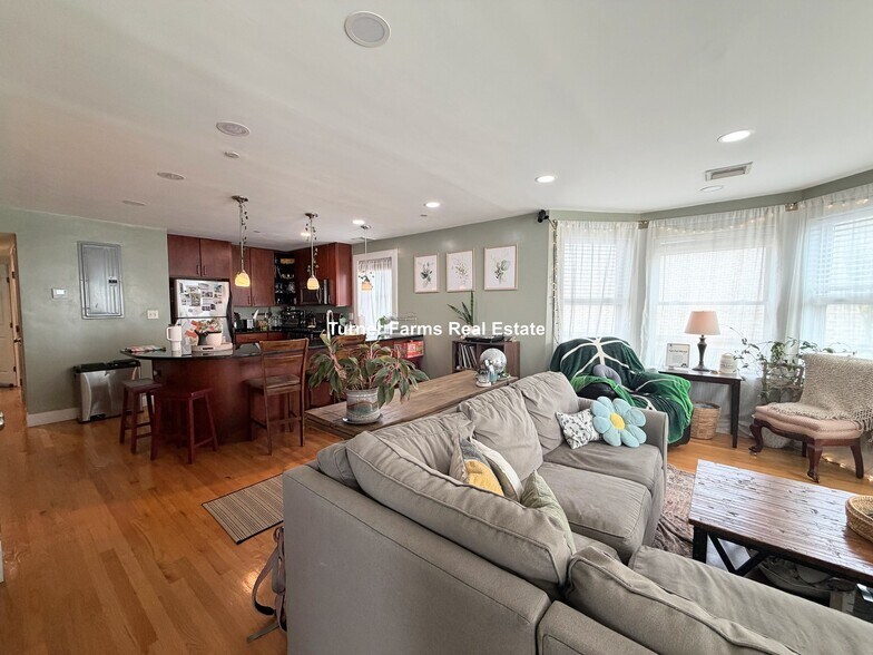 Building Photo - 31 Humphreys St