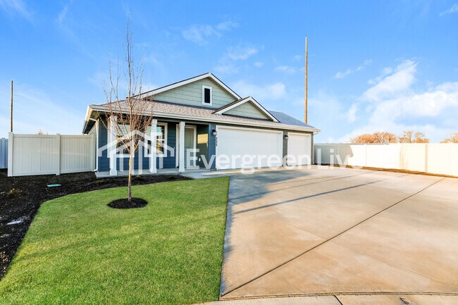 Building Photo - 335 Lightning Ave