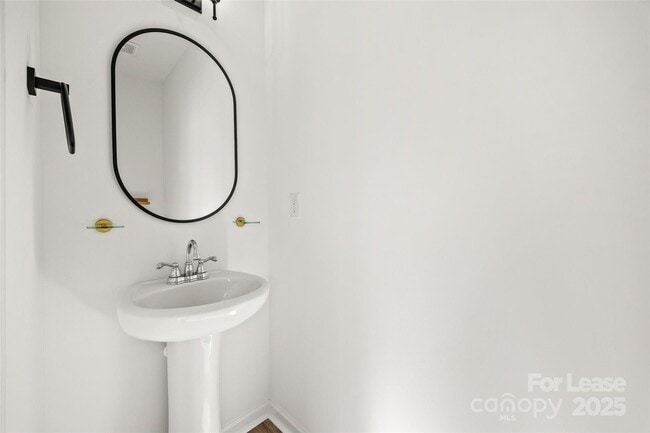 Building Photo - 15018 Scoter St