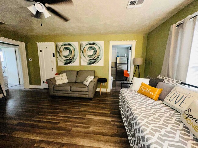 Building Photo - 1606 SW A Ave