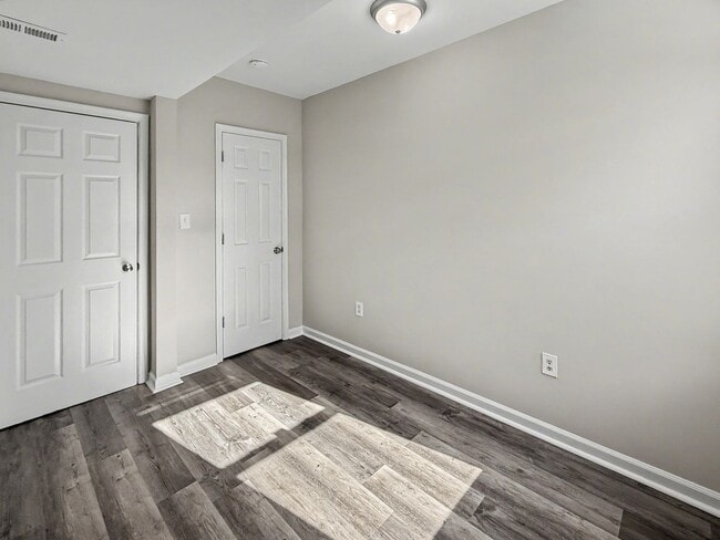 Building Photo - DC1003