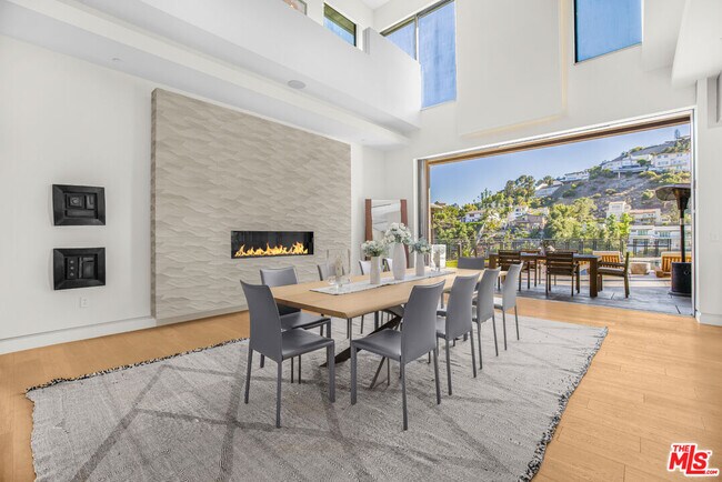 Building Photo - 2501 Zorada Dr