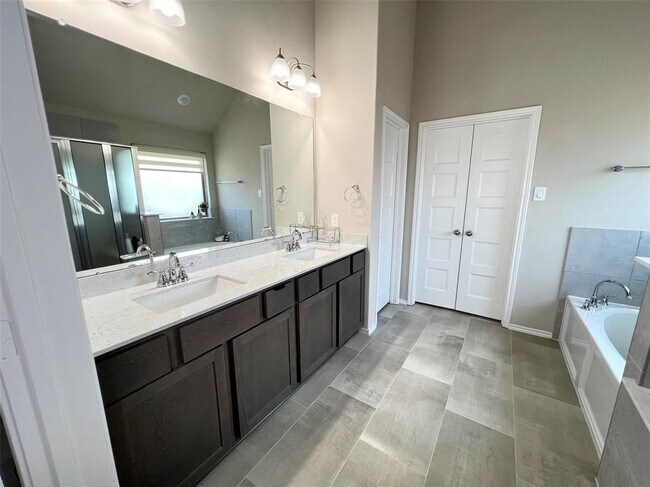 Building Photo - 25402 Kidwiler Dr