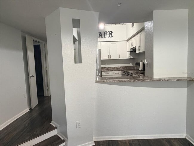 Building Photo - 2320 W Azeele St