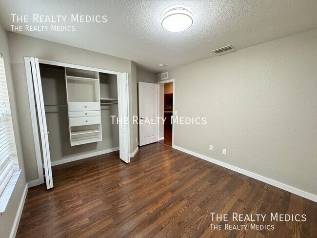 Building Photo - 120 Captain Hook Way