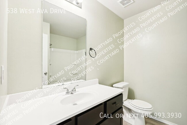 Building Photo - 538 W Ava Dr