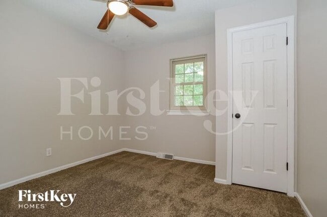 Building Photo - 6733 NW Sioux Dr