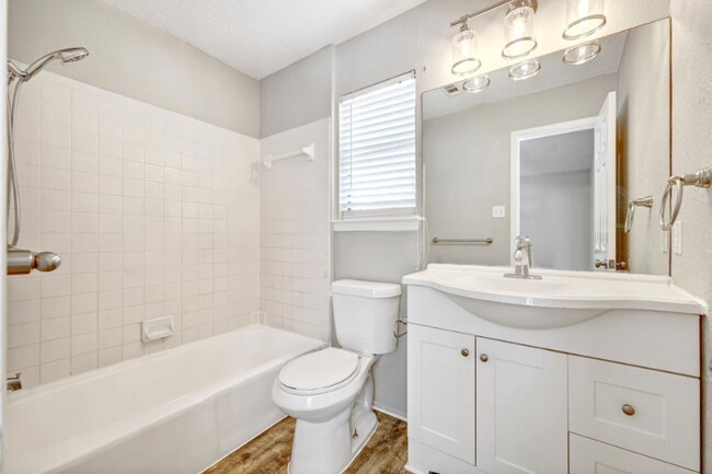 Building Photo - 2102 Bluebonnet Dr