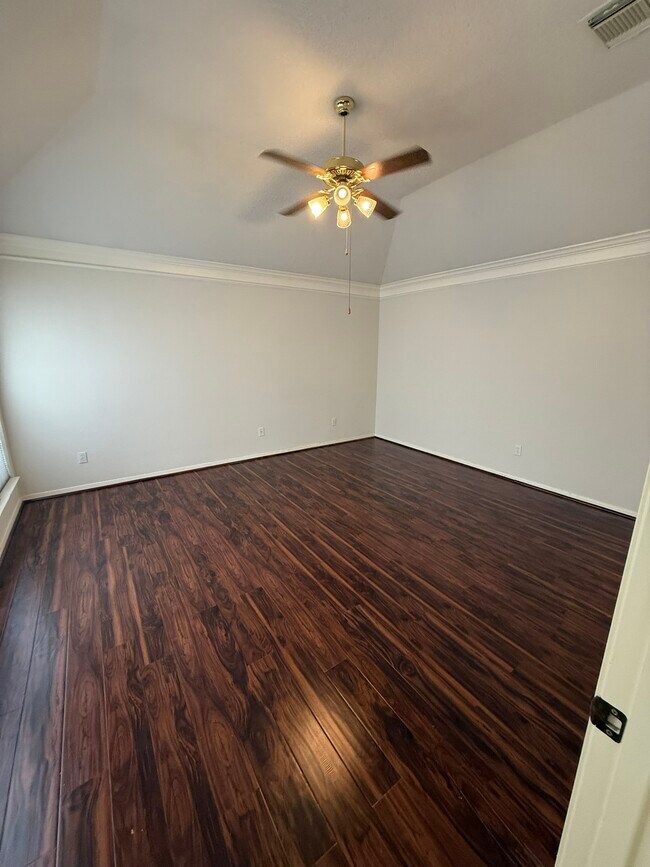 Building Photo - 2315 Glendavon Ln