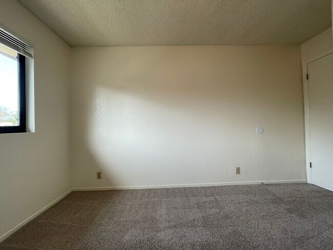 Building Photo - 9339-33 Musselman Dr.