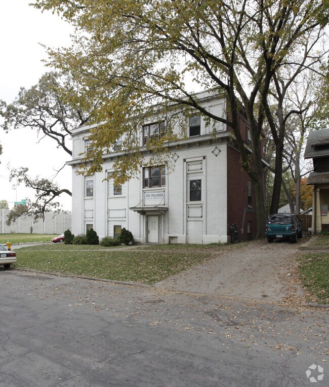Primary Photo - Drake Manor