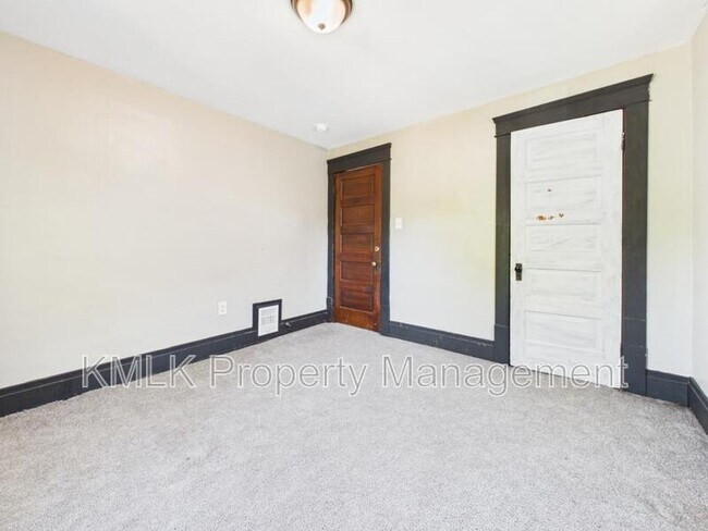 Building Photo - 701 Kling St
