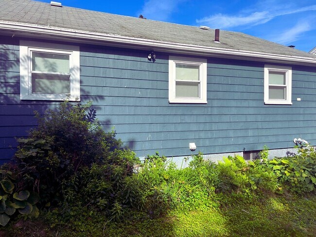 Building Photo - 77 Maryknoll St