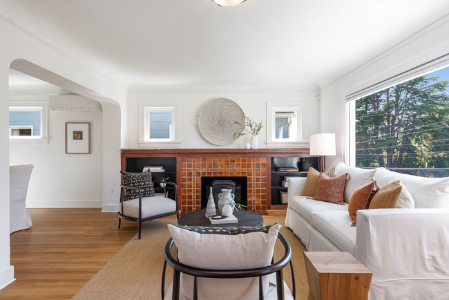 Building Photo - Remodeled Sunset Hill Home in Prime Ballar...