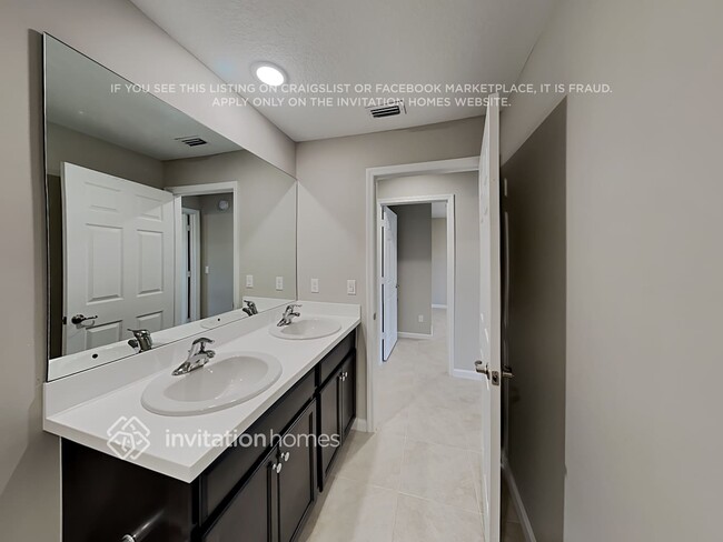 Building Photo - 1762 SW Airoso Blvd
