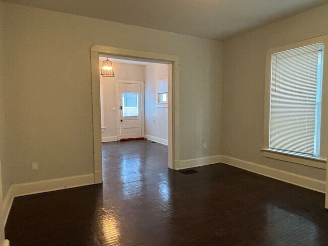 Building Photo - 330 N Arsenal Ave