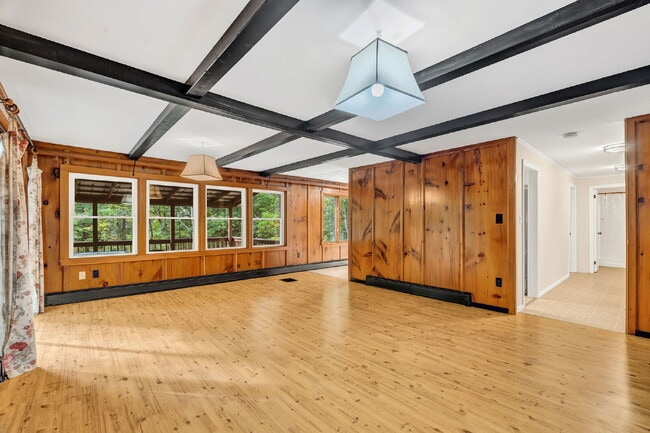 Building Photo - Mid-Century Cool Meets Maine Serenity Design. Privacy. Location. This one has it all.