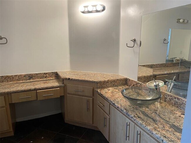 Building Photo - 9162 Vineyard Lake Dr