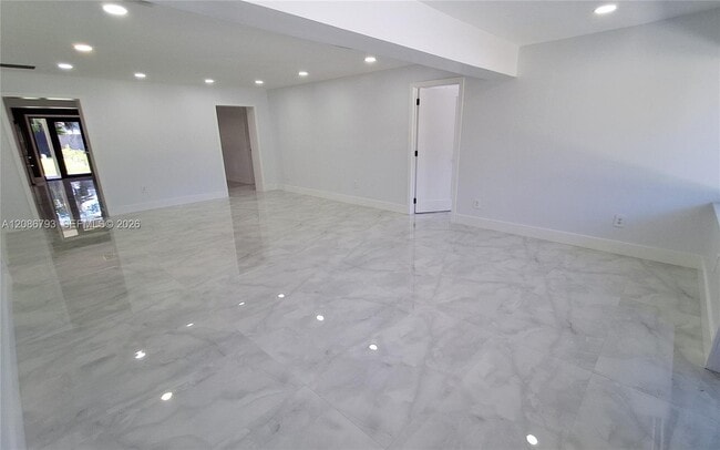 Building Photo - 216 Shadow Way