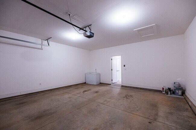 Building Photo - Beautiful 3Bed/2.5Bath Townhome located in Kernersville at Welden Village