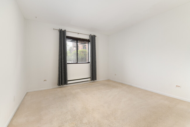 Building Photo - 425 Berkshire Dr