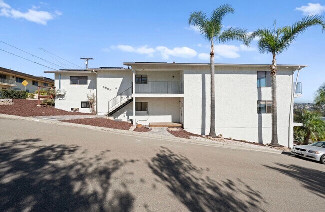 Building Photo - 3 Bed 2 Bath Townhouse For Rent in Pacific Beach.