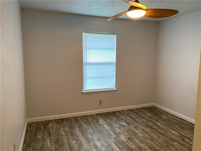 Building Photo - 610 Buckskin Dr