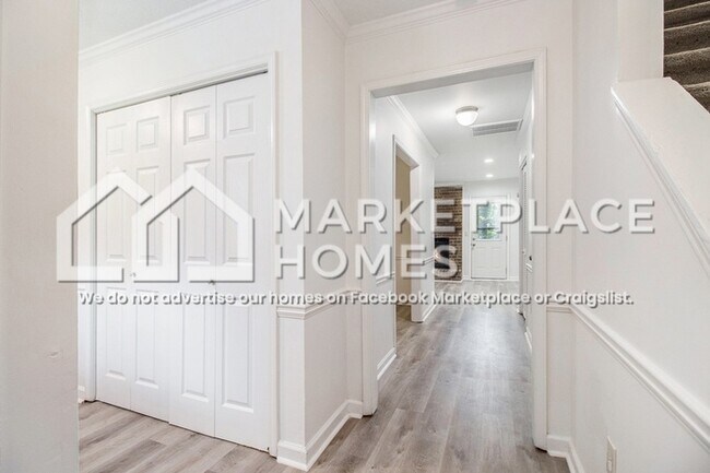 Building Photo - 5285 Oakridge Dr