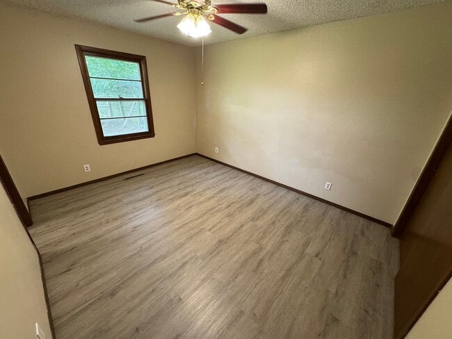 Building Photo - Beautiful  Home in Southeast Springfield