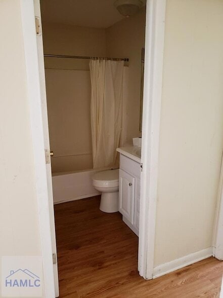 Building Photo - 989 Live Oak Dr