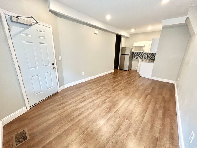 Primary Photo - 325 N 62nd St