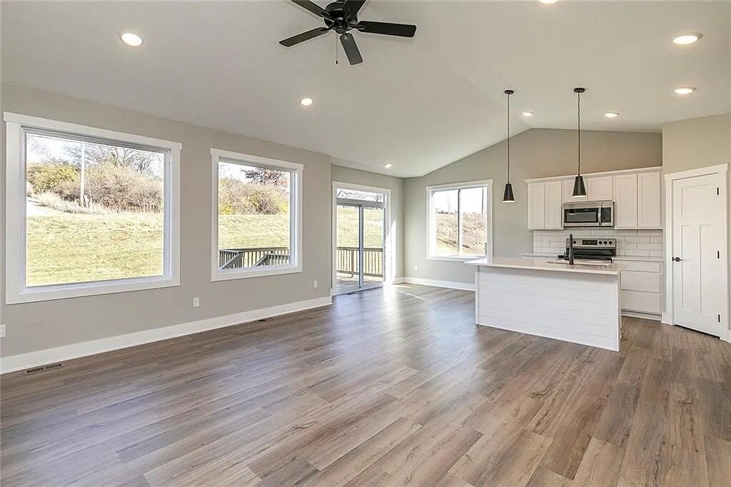 Building Photo - 529 Meadows Ct