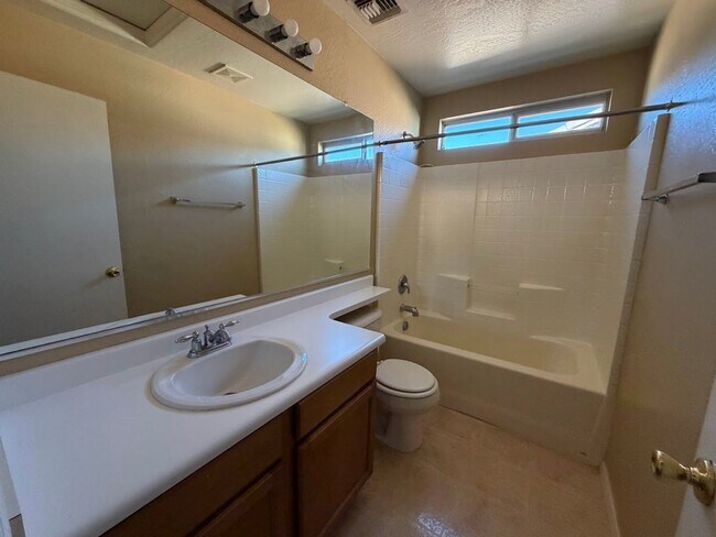 Building Photo - Beautiful Home for Rent in Phoenix! **NEW CARPET**