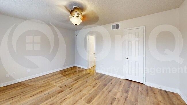 Building Photo - 804 Squire Ct